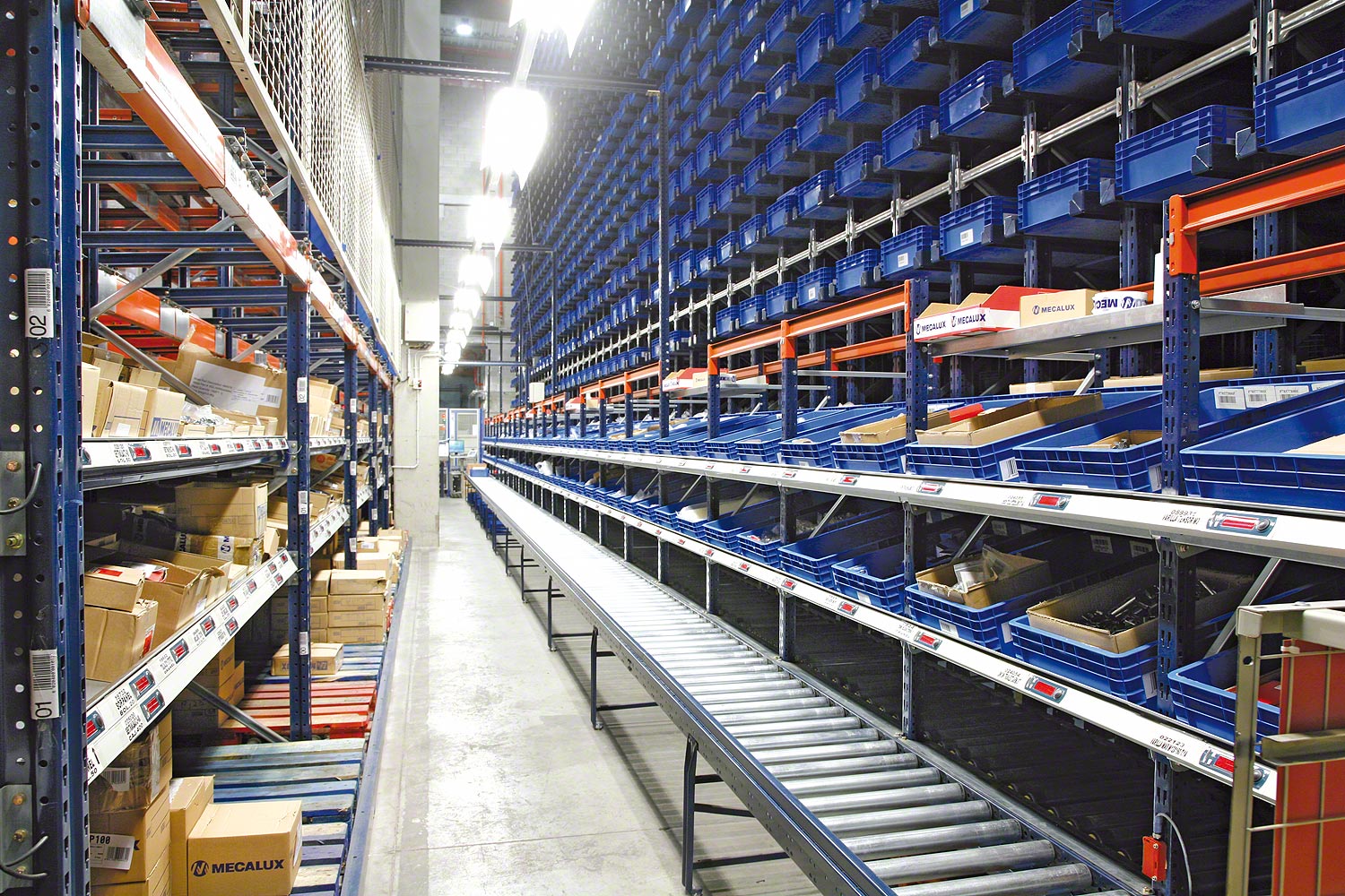 Box Conveyor Systems | Case Conveyors | Mecalux.co.uk