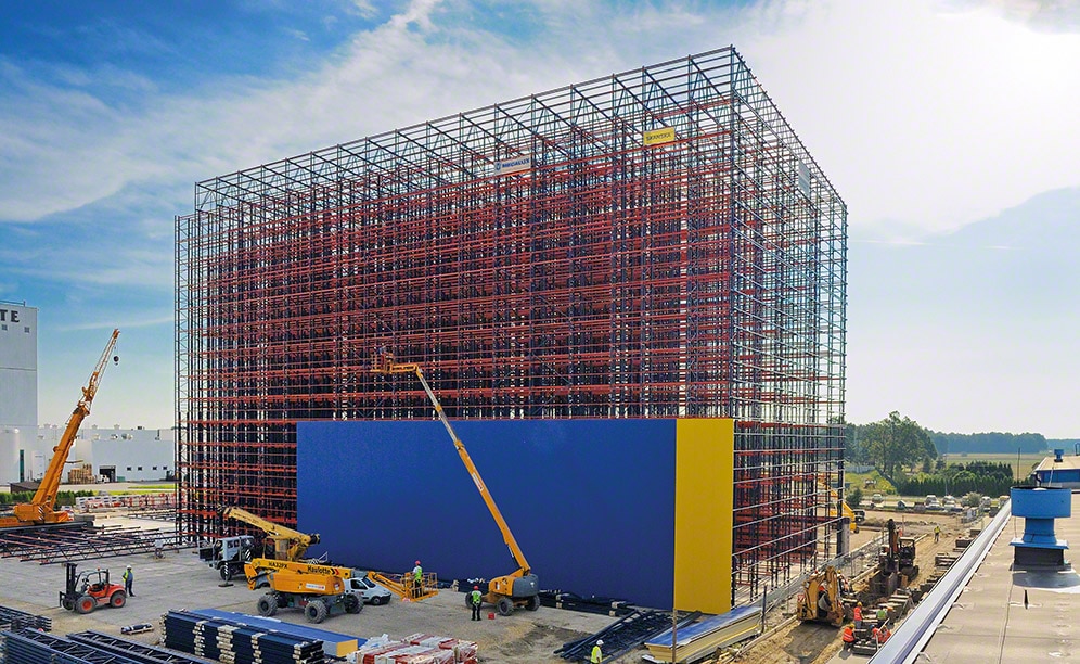 A clad-rack warehouse for the Lakma chemicals company A clad-rack warehouse for the Lakma chemicals company