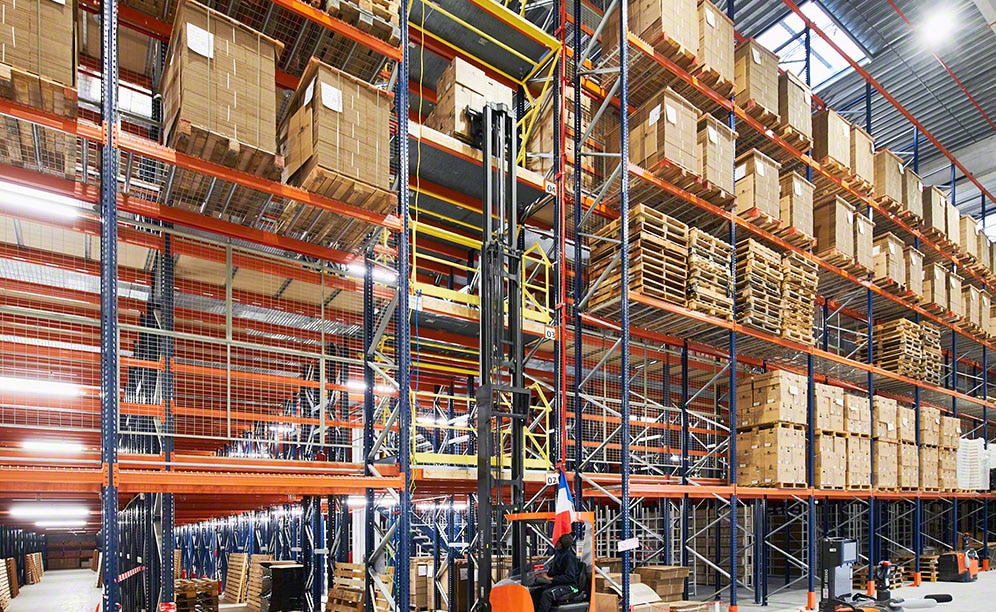 Everial: efficient management of more than 360,000 boxes at its Lyon document centre Everial: efficient management of more than 360,000 boxes at its Lyon document centre