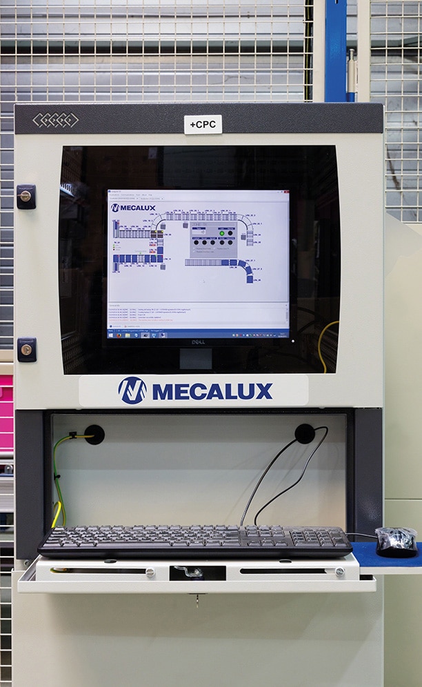 The warehouse management system, the Easy WMS by Mecalux, is the brain that directs all necessary functions in the general operations