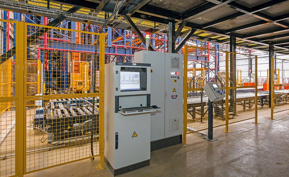 New automated pet food warehouse for Special Dog Mecalux.co.uk