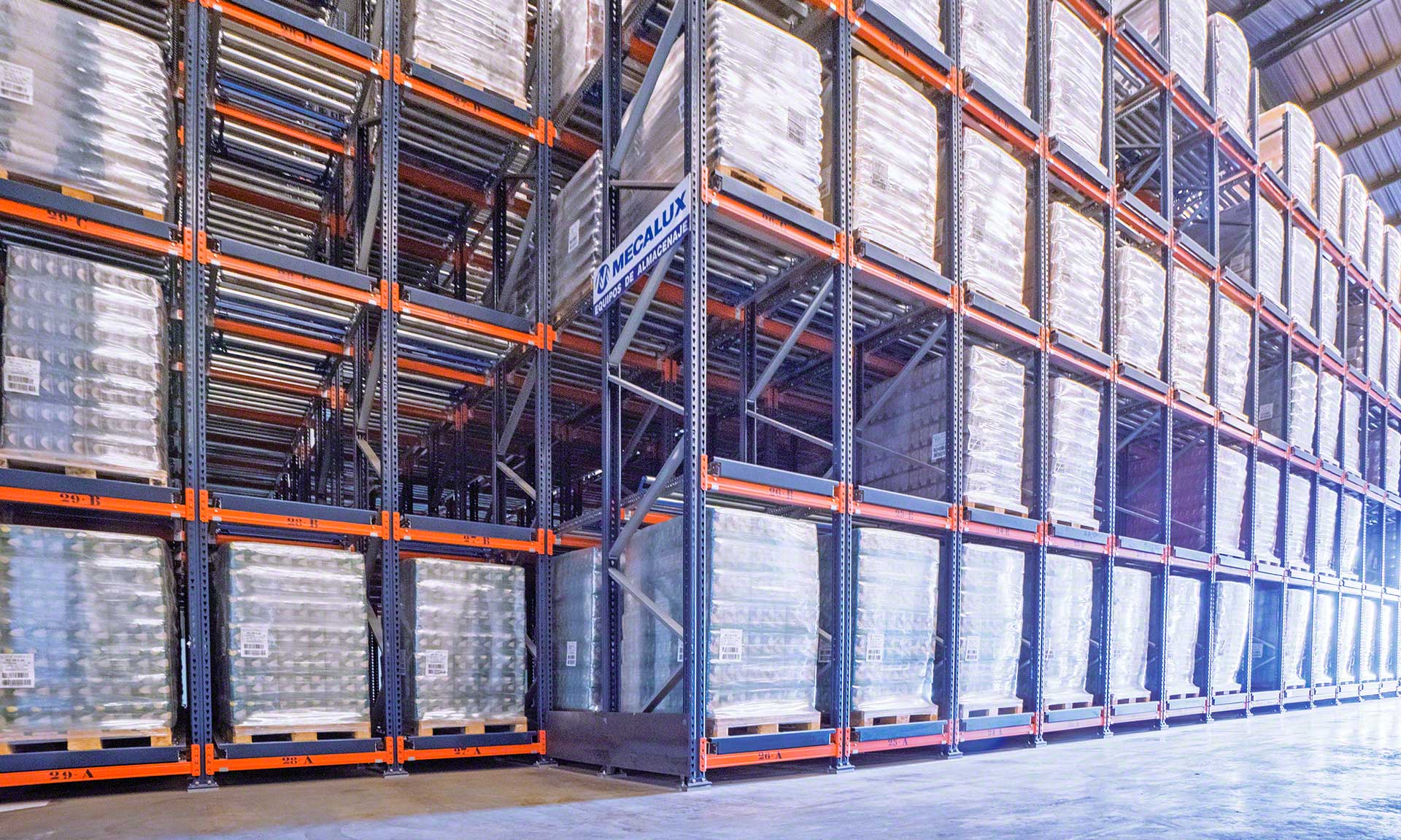 Live pallet racking with 141 storage channels to manage more than 1,000 tonnes of rice Live pallet racking with 141 storage channels to manage more than 1,000 tonnes of rice