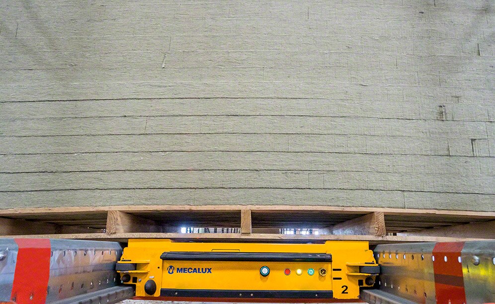 Rockwool equipped its warehouse with Pallet Shuttle Mecalux.co.uk