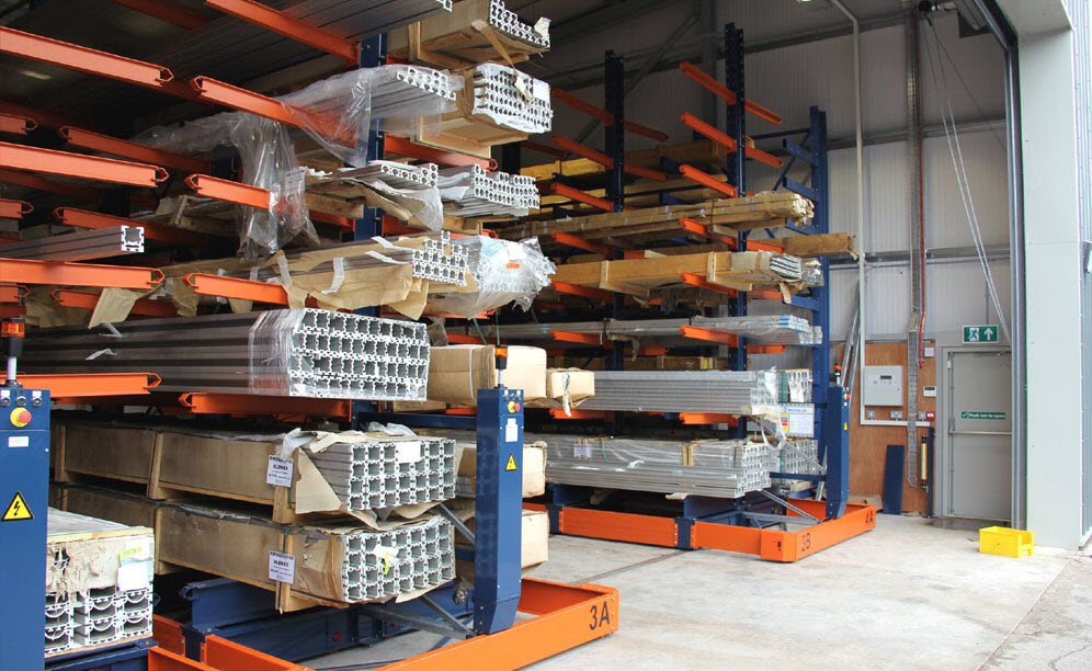 Mecalux installs a special mobile cantilever rack solution for metallic profiles in Tiverton (UK)