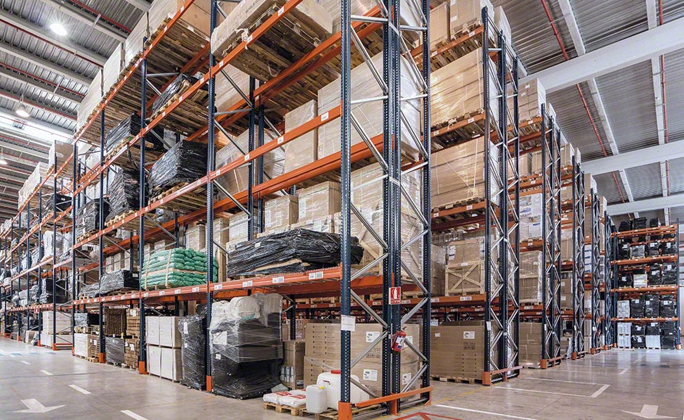 The pallet racks hold different sized SKUs The pallet racks hold different sized SKUs
