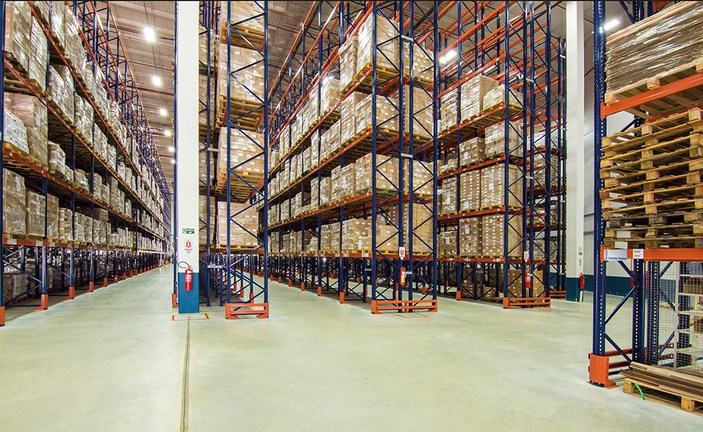 The large medication warehouse of Geolab - Mecalux.co.uk