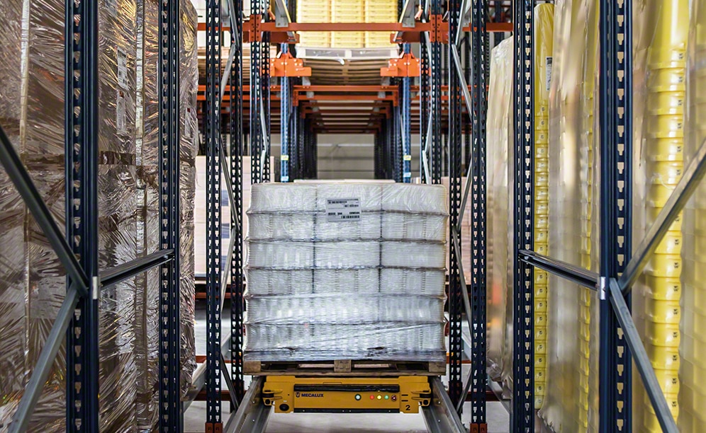 Combination of systems in the ANVI Plasturgie warehouse in France Combination of systems in the ANVI Plasturgie warehouse in France