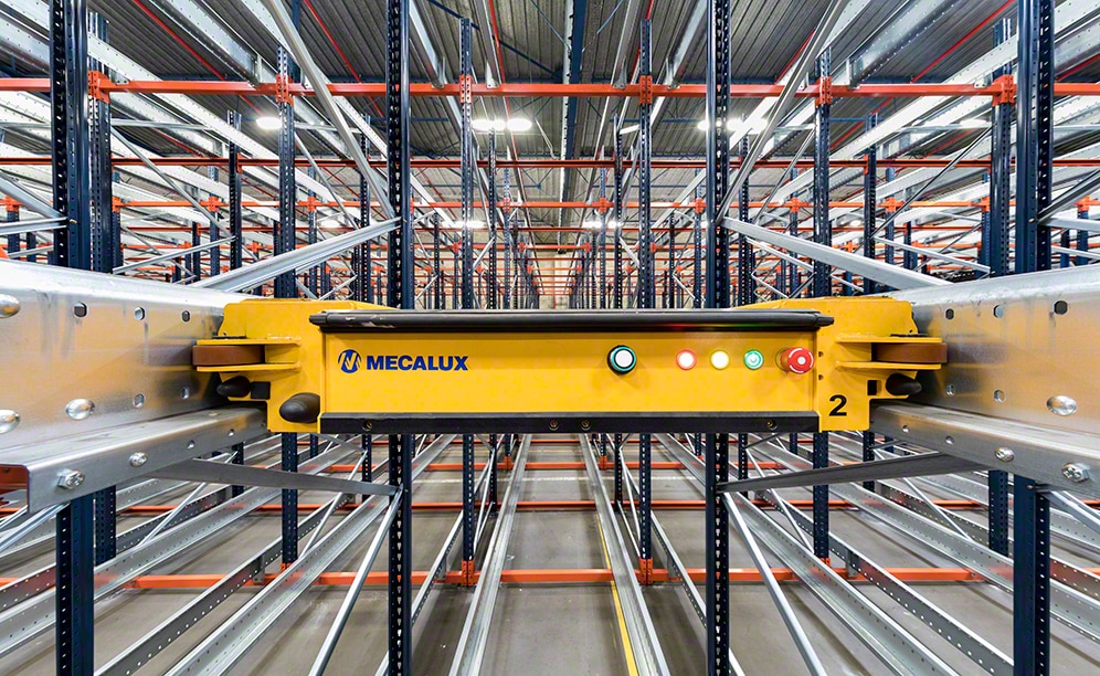 Semi-automatic Pallet Shuttle at the Croix Rouge warehouse in France Semi-automatic Pallet Shuttle at the Croix Rouge warehouse in France
