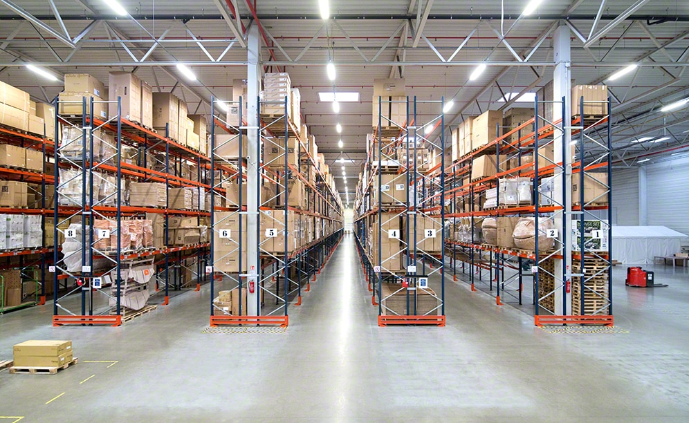 Pallet racks in Poland with the furniture of HSF e-commerce