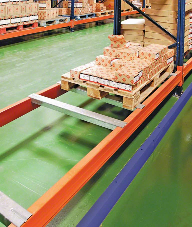 Detail of a pallet cross-tie.