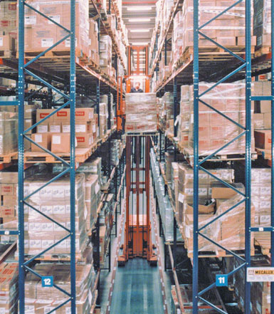 Man-up VNA forklift