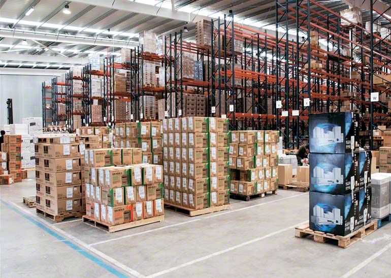 Warehouse designed for a express transport and distribution business