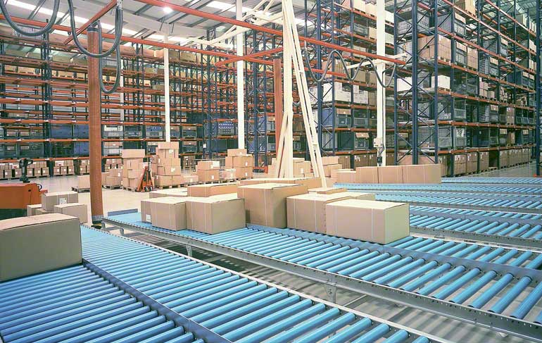 The image shows an order picking area in a warehouse for faucets and bathroom accessories.