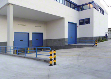 View of a dock in a pit.