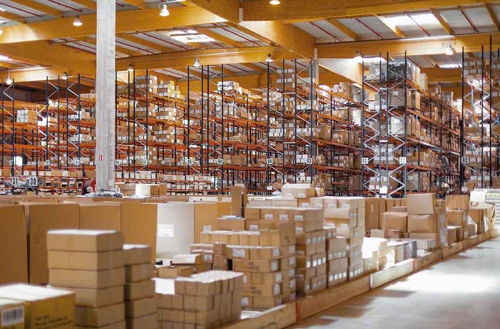 When defining a SKU, the characteristics of the company's inventory must be considered. When defining a SKU, the characteristics of the company's inventory must be considered.