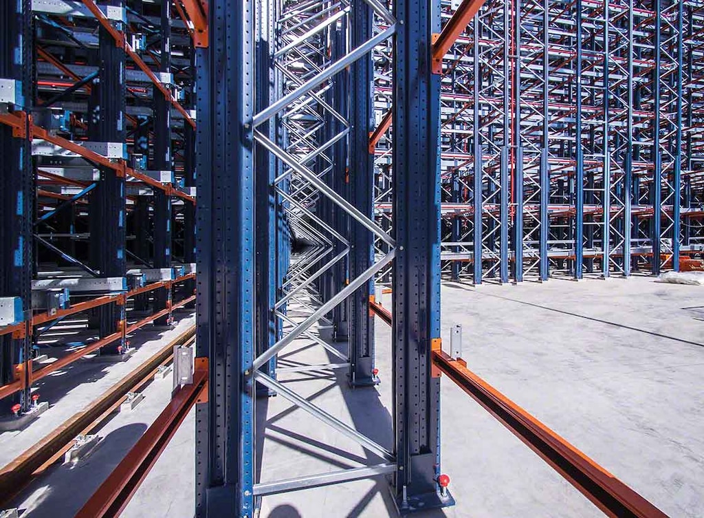 It’s important to know which type of coating works best for outdoor warehouses It’s important to know which type of coating works best for outdoor warehouses