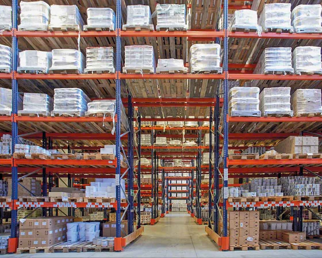 Emergency cross-passages improve safety in chemical warehouses Emergency cross-passages improve safety in chemical warehouses