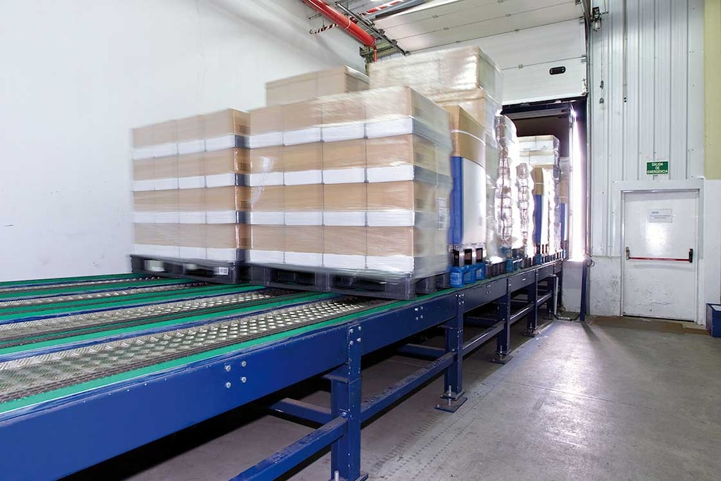 Automatic unloading platforms streamline goods movements from the lorry to the receiving area