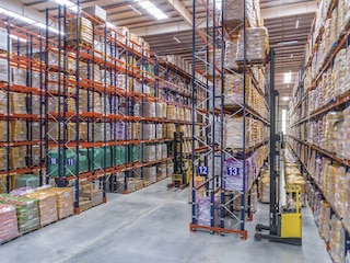 3PL: advantages to outsourcing logistics 3PL: advantages to outsourcing logistics