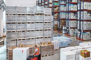 Block stacking: optimising warehouse space without racks Block stacking: optimising warehouse space without racks