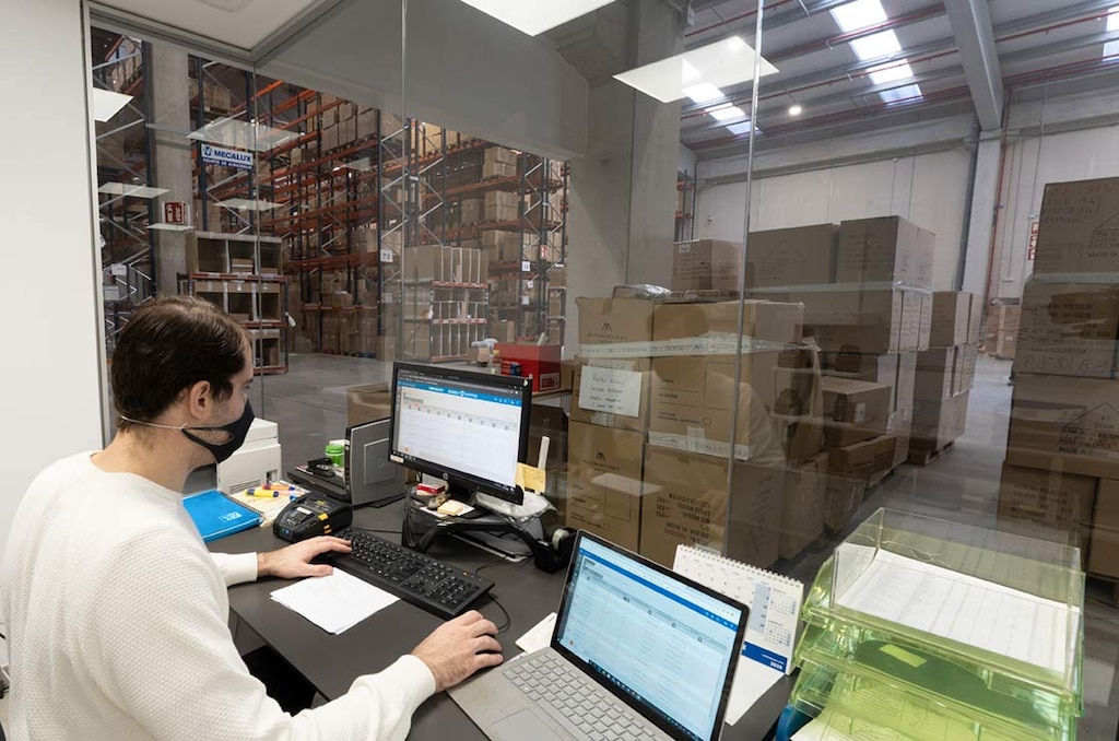 A software program such as Easy WMS eliminates errors in goods dispatch