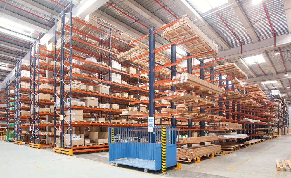 Large and long products are placed on cantilever racks