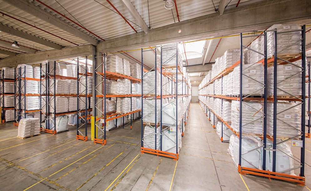How do you organise goods in the warehouse based on turnover and volume?
