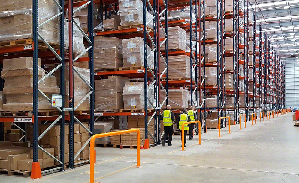 With 24 double-depth and one single-depth pallet racks, the warehouse holds more than 22,000 pallets with various sized unit loads With 24 double-depth and one single-depth pallet racks, the warehouse holds more than 22,000 pallets with various sized unit loads