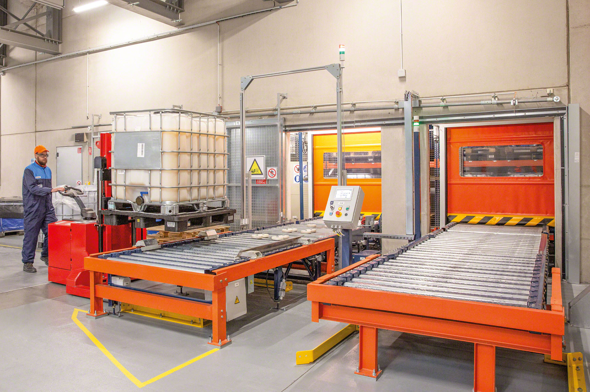 Automated warehouse with Nippon Paint’s automotive paint Automated warehouse with Nippon Paint’s automotive paint
