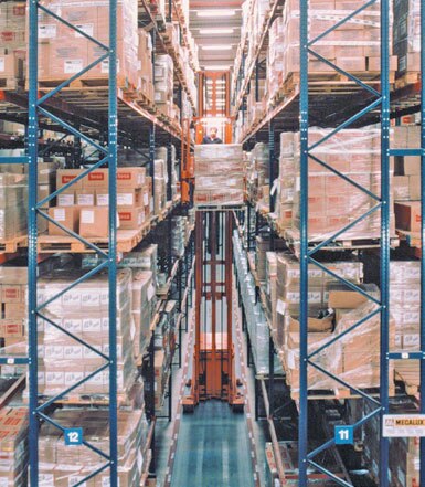 Man-up VNA forklift