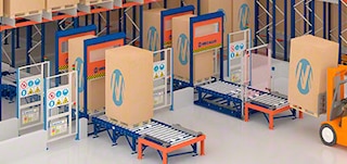 Safety partitioning marks off the 3D Pallet Shuttle’s operation area