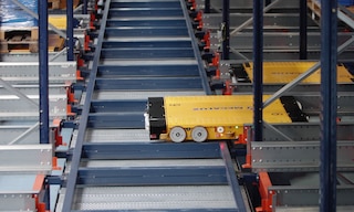 The 3D shuttle can navigate the aisles of the racking system autonomously
