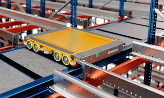 The 3D shuttle moves inside the storage channels with maximum stability The 3D shuttle moves inside the storage channels with maximum stability