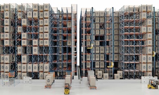 The 4-Way Pallet Shuttle expedites operations in warehouses with high-turnover products