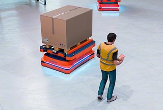 AMR robots can detect obstacles and adjust their routes to evade them