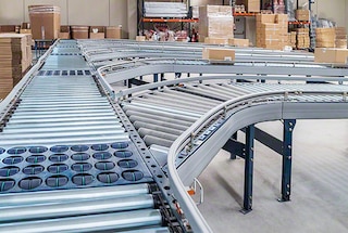 Case conveying systems facilitate automated order sorting