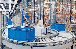 Carton conveying systems link distant areas of a warehouse