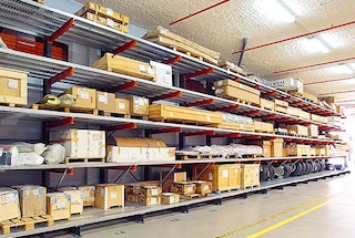 Warehouse cantilever racks can house bulky loads of different weights and sizes in the same bay Warehouse cantilever racks can house bulky loads of different weights and sizes in the same bay