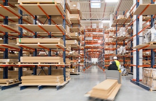 Cantilever racks can be paired with selective pallet racking