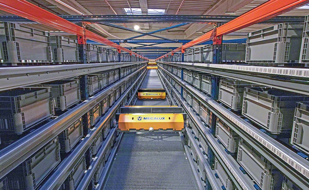 Shuttle System in the Manitou Group warehouse in France