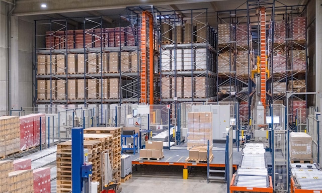 Boehli’s AS/RS in Alsace with pretzels and snack crackers