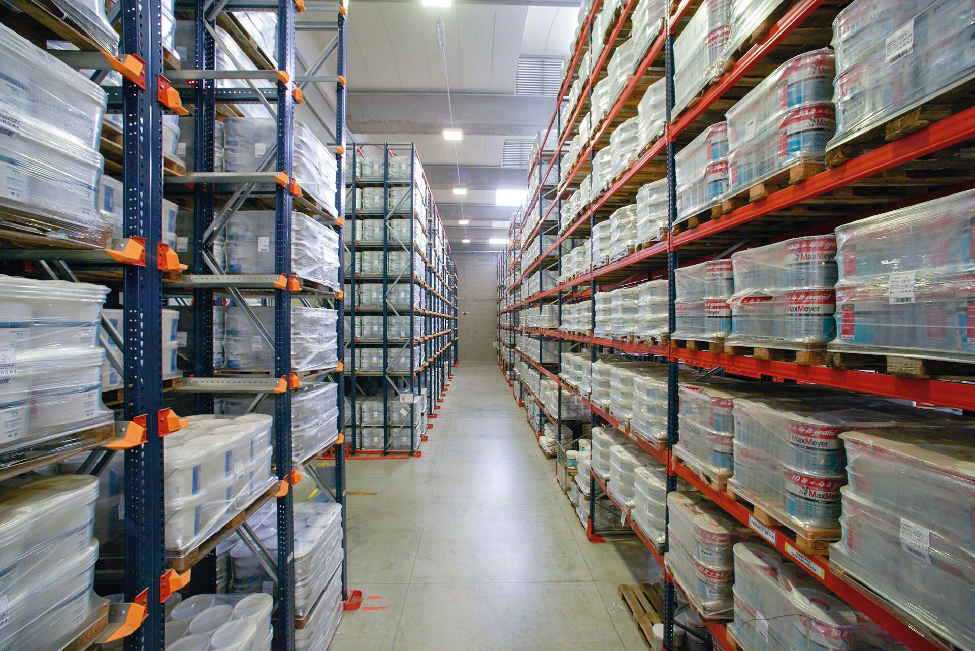 This installation combines pallet racks with high-density drive-in racking