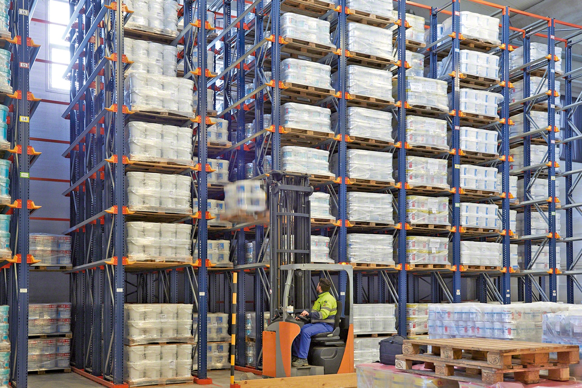 The drive-in racking is the ideal storage system to maximise capacity of the installation