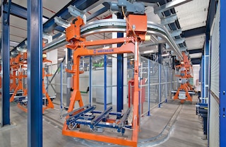 The circuits of the electric monorail system can be adapted to the characteristics of each warehouse The circuits of the electric monorail system can be adapted to the characteristics of each warehouse