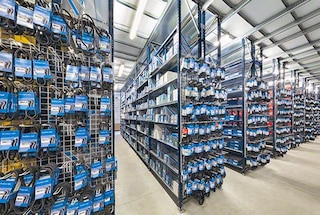 M7 heavy duty racking facilitates the storage of multiple SKUs