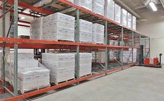 College of DuPage optimises paper and supply storage with Mecalux