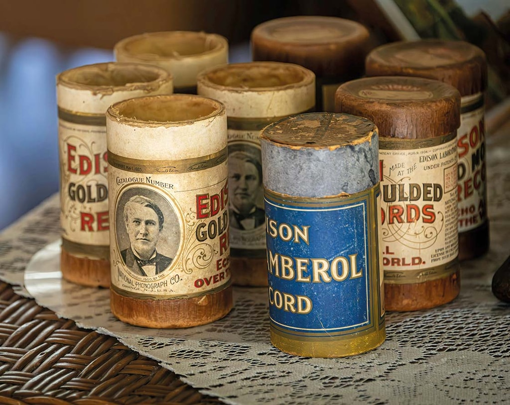 In 1935, Ray Stanton Avery invented the now-ubiquitous self-adhesive labels (Photo: Joseph Corl, Unsplash)