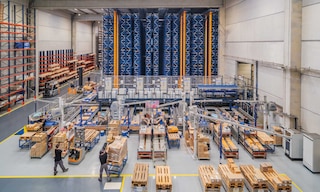 Reducing operational wastes in distribution warehouses