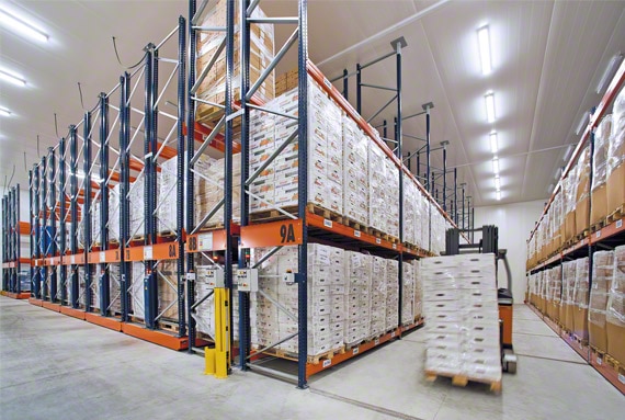 Mobile Racks (Mobile Pallet Racking System) - Mecalux.co.uk