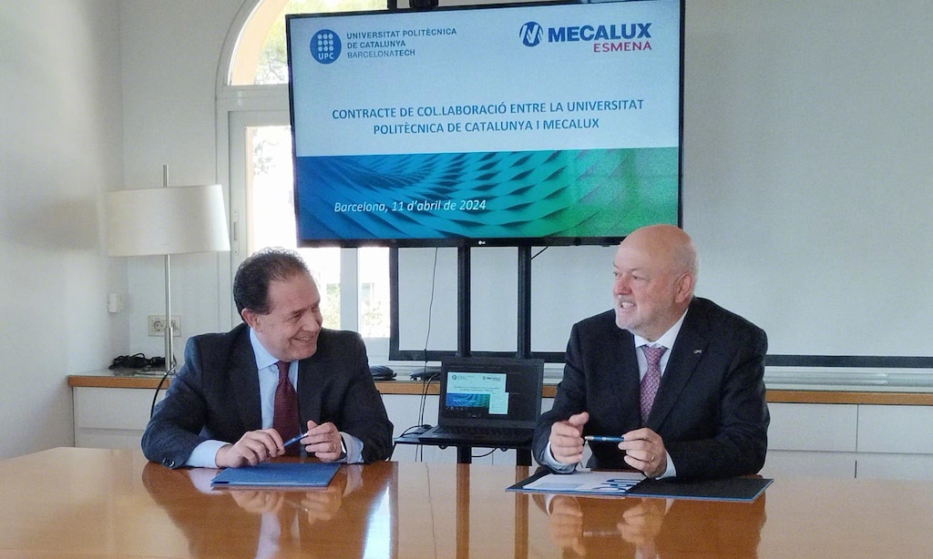 Mecalux CEO Javier Carrillo and UPC Rector Daniel Crespo during the signing of the agreement on 11 April in the Talaia Room of UPC’s rectorate in Barcelona